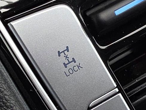 Certified 2025 Hyundai Santa Cruz SEL image 10