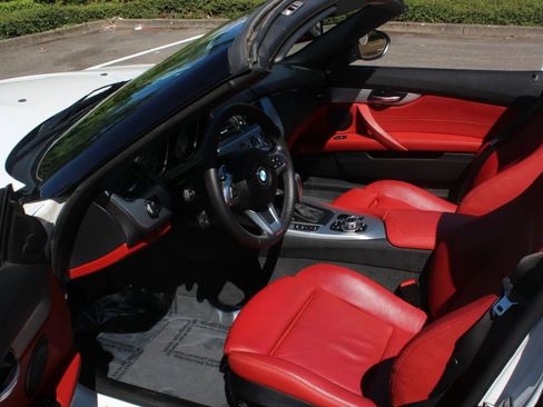 Used 2011 BMW Z4 sDrive30i image 23