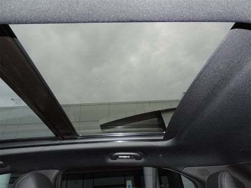 Used 2021 Cadillac XT4 Premium Luxury w/ LPO, Onyx Sport Package image 17