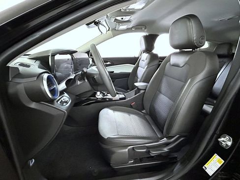 Used 2025 Chevrolet Trax LT FWD image 10