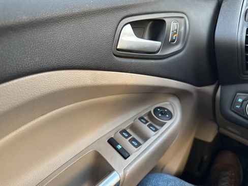 Used 2018 Ford Escape SE image 11