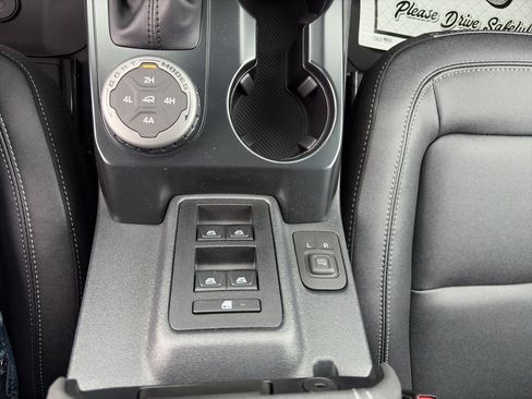 New 2025 Ford Bronco Badlands w/ Sasquatch Package AWD/4WD image 19