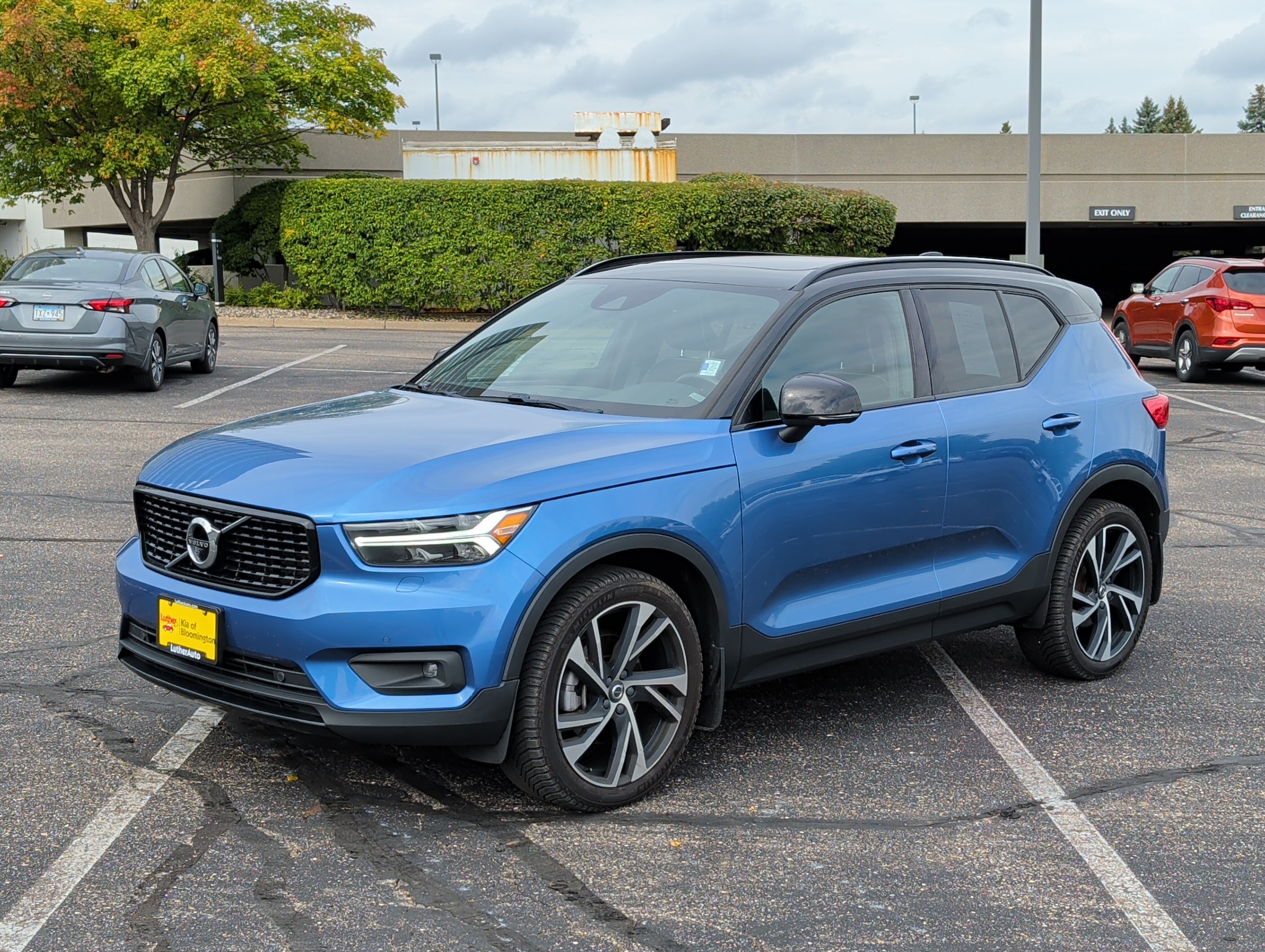 Used 2020 Volvo XC40 T5 R-Design AWD/4WD image 2