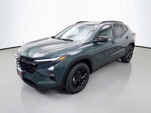 New 2026 Chevrolet Trax LT w/ Driver Confidence Package FWD image 3