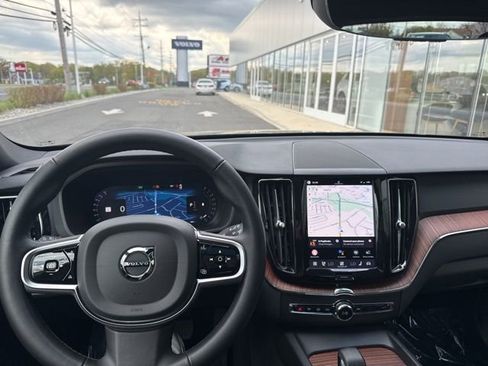 Certified 2025 Volvo XC60 B5 Plus AWD/4WD image 19
