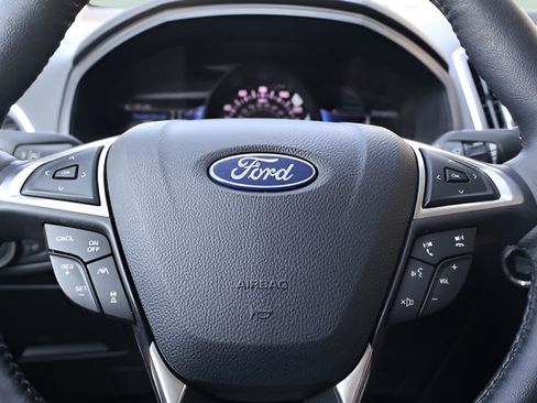 Used 2022 Ford Edge Titanium w/ Equipment Group 301A AWD/4WD image 18