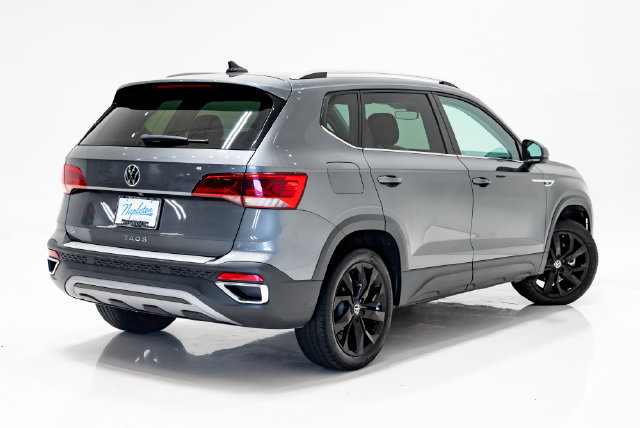 Used 2023 Volkswagen Taos SE w/ Black Wheel Package FWD image 30