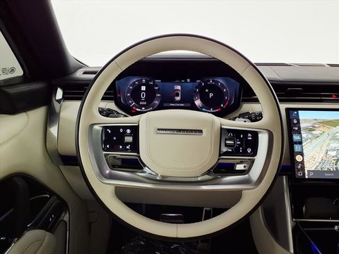 Used 2025 Land Rover Range Rover SE image 16