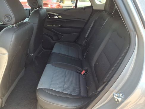 Used 2025 Chevrolet Trax LT w/ LT Convenience Package FWD image 14