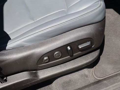 Used 2020 Buick Enclave Premium w/ Sun and Sites Package FWD image 22