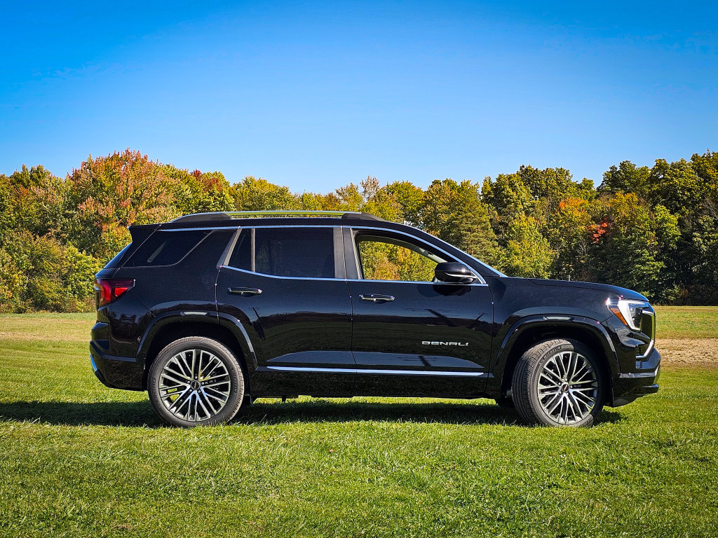 New 2027 GMC Terrain Denali AWD/4WD image 3