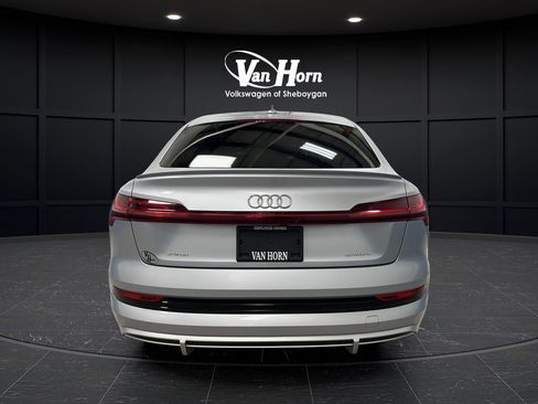 Used 2022 Audi e-tron Prestige w/ Prestige Package AWD/4WD image 6