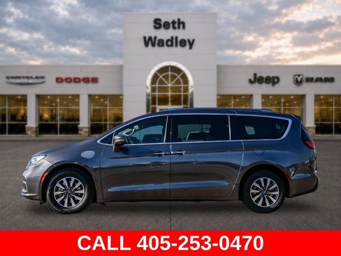Used 2021 Chrysler Pacifica Touring-L FWD image 70
