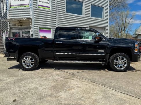 Used 2017 Chevrolet Silverado 2500 High Country w/ Duramax Plus Package image 2