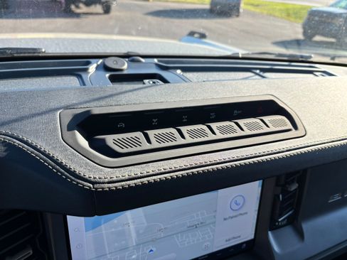 New 2025 Ford Bronco Badlands image 14