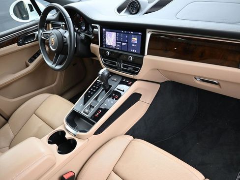 Certified 2024 Porsche Macan image 29