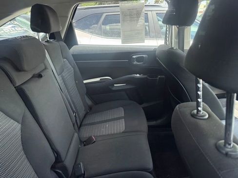 Used 2023 Kia Sorento LX FWD image 6