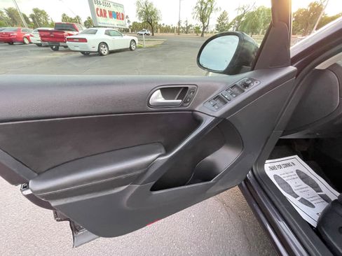 Used 2016 Volkswagen Tiguan S image 13