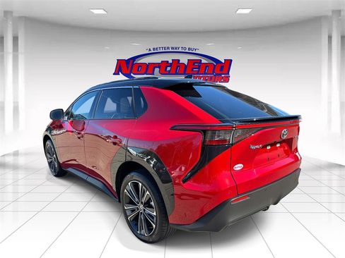 Used 2023 Toyota bZ4X AWD w/ Weather Package image 5