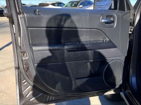 Used 2016 Jeep Patriot Sport w/ Power Value Group image 21