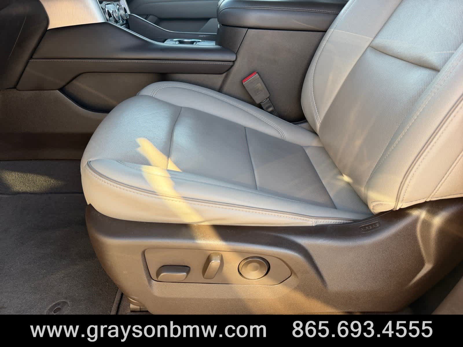Used 2022 GMC Yukon SLT w/ SLT Premium Package AWD/4WD image 12