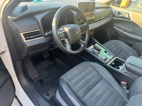 Used 2024 Mitsubishi Outlander SE Black Edition image 7