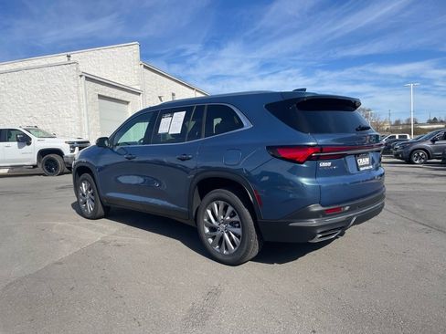 Used 2025 Buick Enclave Preferred image 5