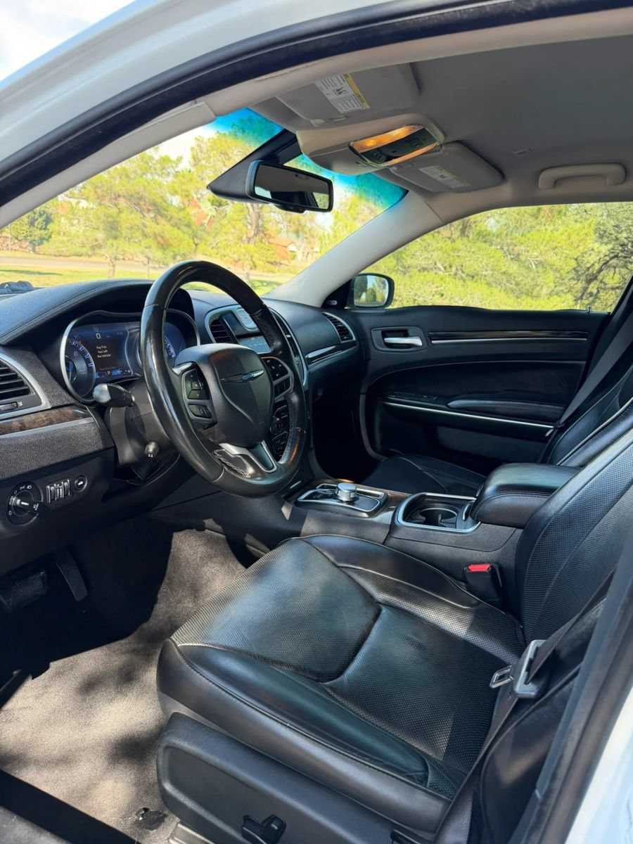 Used 2019 Chrysler 300 Limited AWD/4WD image 10
