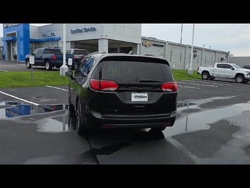 Used 2020 Chrysler Pacifica Touring-L Plus w/ S Appearance Package image 7