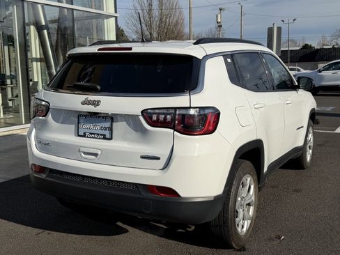 Used 2024 Jeep Compass Latitude image 7