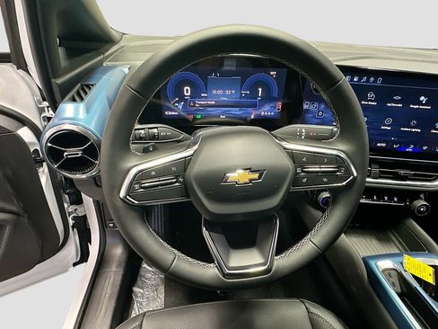 New 2026 Chevrolet Equinox EV LT image 12