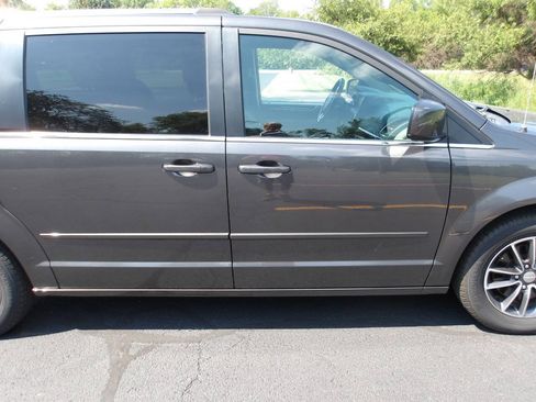Used 2017 Dodge Grand Caravan SXT FWD image 29