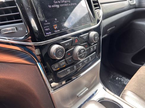 Used 2019 Jeep Grand Cherokee Altitude AWD/4WD image 26