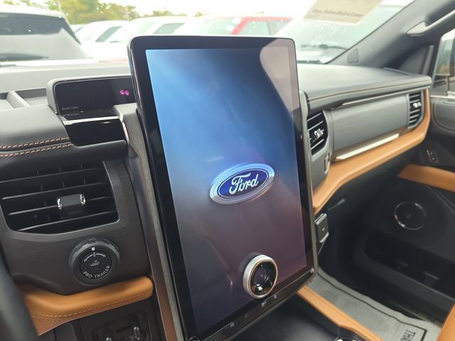 Used 2024 Ford Expedition Platinum AWD/4WD image 25