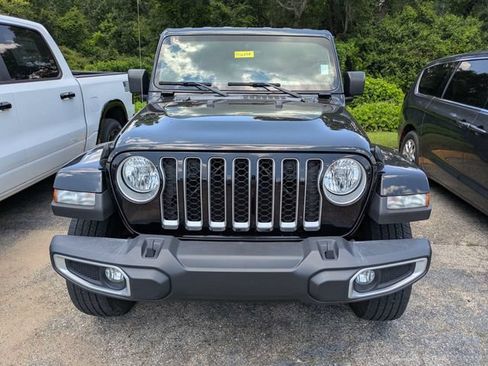 Used 2022 Jeep Gladiator Overland w/ Popular Equipment Package AWD/4WD image 2