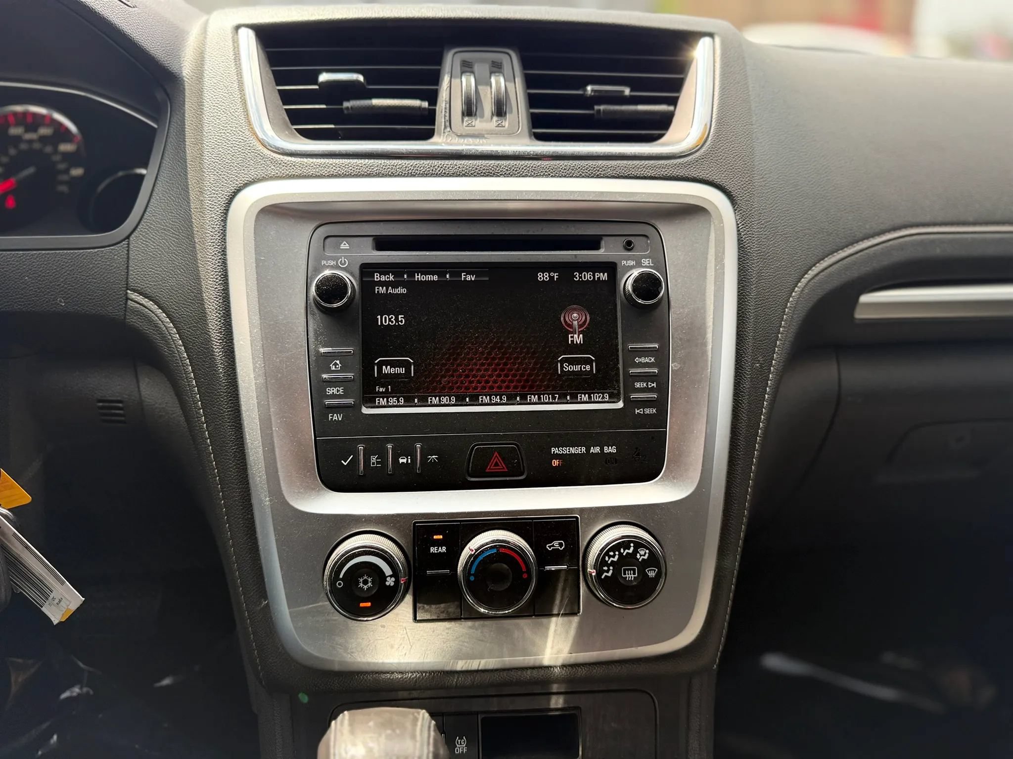Used 2015 GMC Acadia SLE FWD image 27