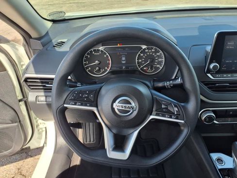 Used 2022 Nissan Altima 2.5 SV AWD/4WD image 14
