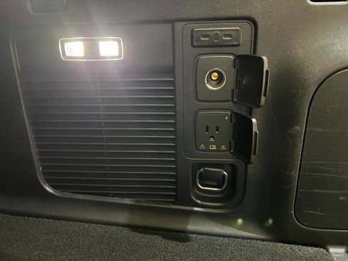 Used 2025 Ford Expedition Max Platinum AWD/4WD image 58