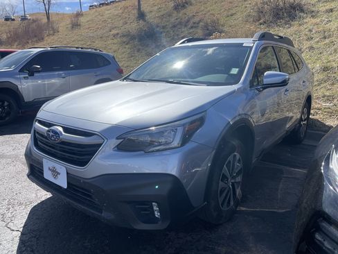 Used 2022 Subaru Outback Premium image 2
