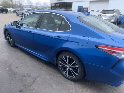 Used 2019 Toyota Camry SE FWD image 5