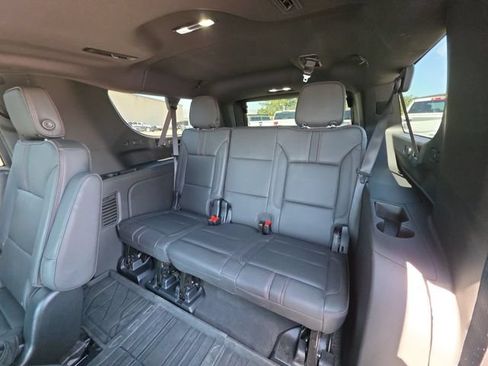 Used 2025 Chevrolet Suburban RST AWD/4WD image 29