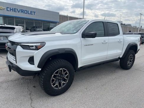 Used 2024 Chevrolet Colorado ZR2 w/ ZR2 Convenience Package III AWD/4WD image 2