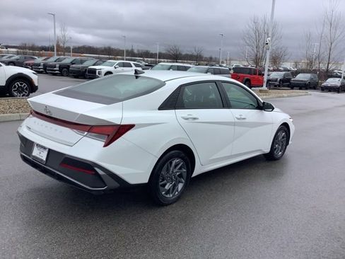 Certified 2024 Hyundai Elantra SEL image 7
