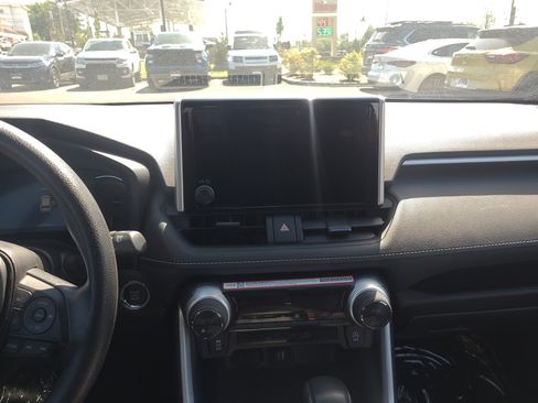 Certified 2025 Toyota RAV4 XLE AWD/4WD image 19