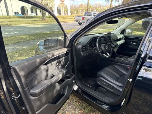 Used 2024 Honda Pilot Touring image 19