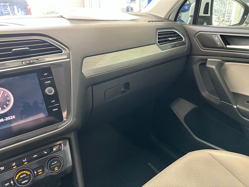 Used 2020 Volkswagen Tiguan SE image 36
