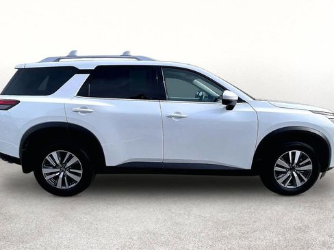 Used 2025 Nissan Pathfinder SL AWD/4WD image 47