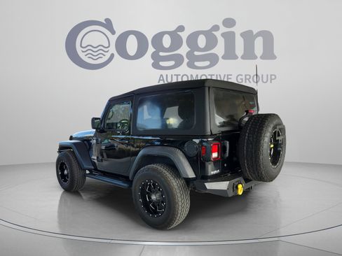 Used 2018 Jeep Wrangler Sport AWD/4WD image 3