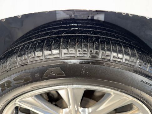Used 2018 Ford Edge Titanium w/ Equipment Group 302A AWD/4WD image 11