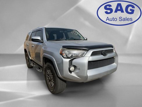 Used 2018 Toyota 4Runner SR5 AWD/4WD image 2
